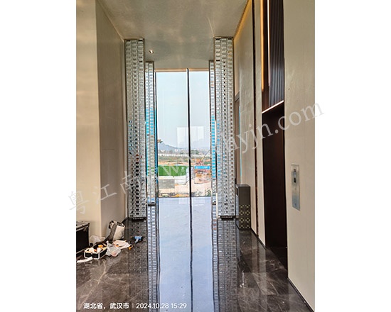 不銹鋼玻璃屏風 